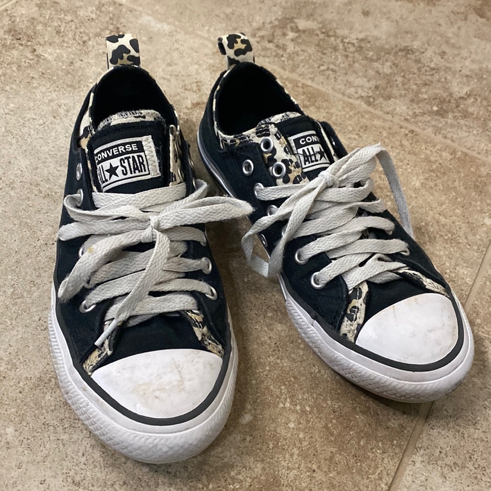 Converse girls leopard print shoes. Size 4.5.